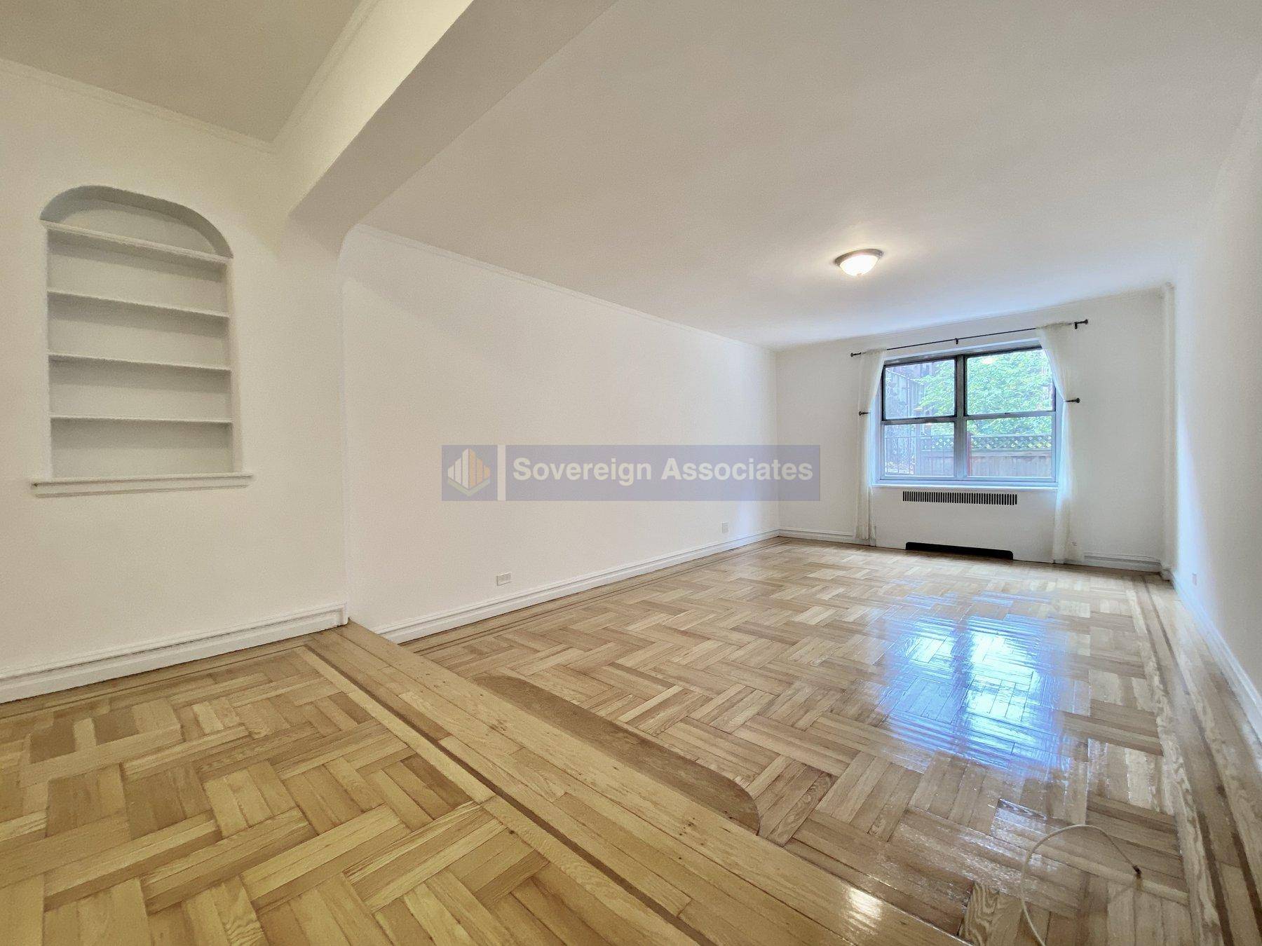 Large art deco one bed, kitchen with plenty of cabinet space, great space Enter through the foyer and you find the expected front hall closet along with plenty of storage ...