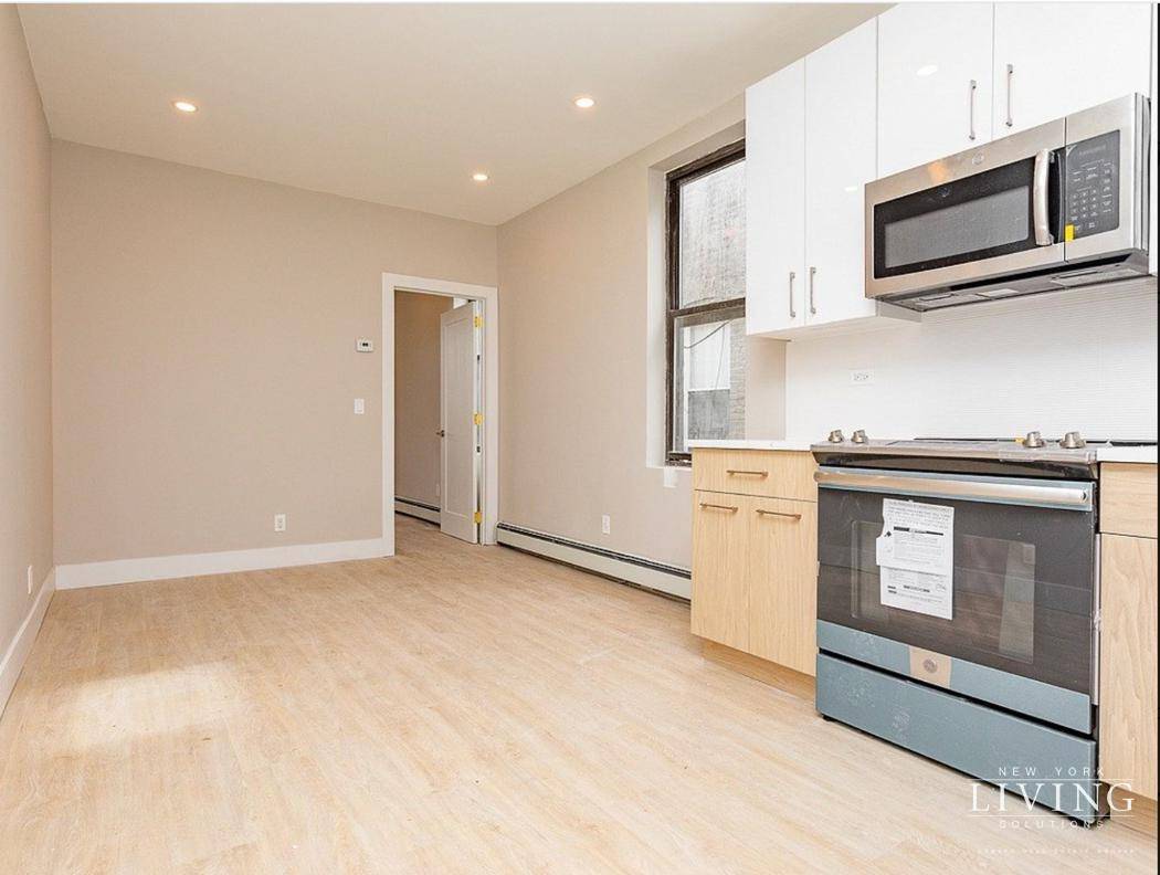 Gorgeous 4 bedroom 3 bath apartment available in prime Stuyvesant Heights.