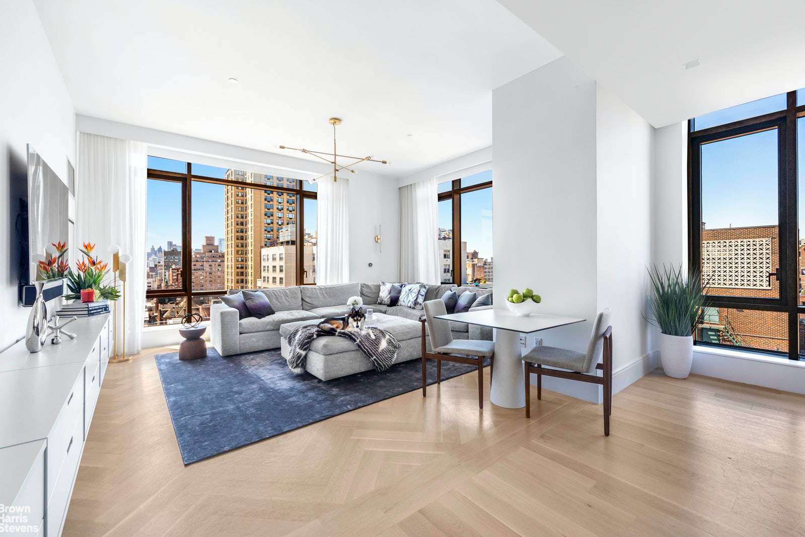 Welcome to luxury living at Gramercy Square.