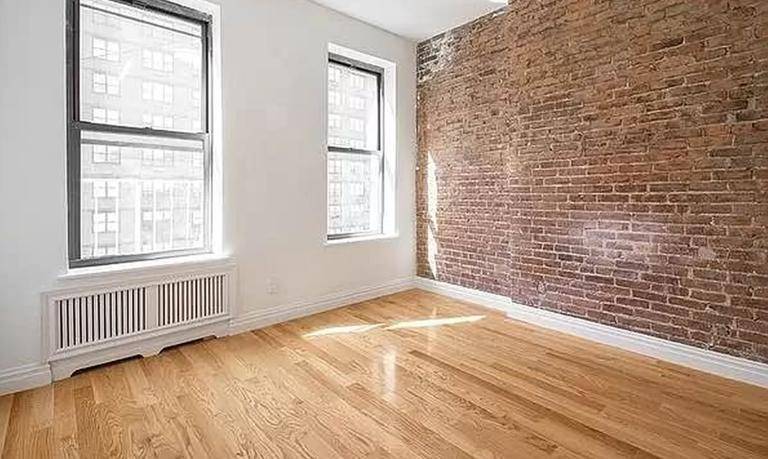 Lease Takeover ! Short Term 5 MonthsApartment Features a queen sized bedroom and large open plan kitchen amp ; breakfast barLocated in the Prime section of Murray Hill conveniently located ...