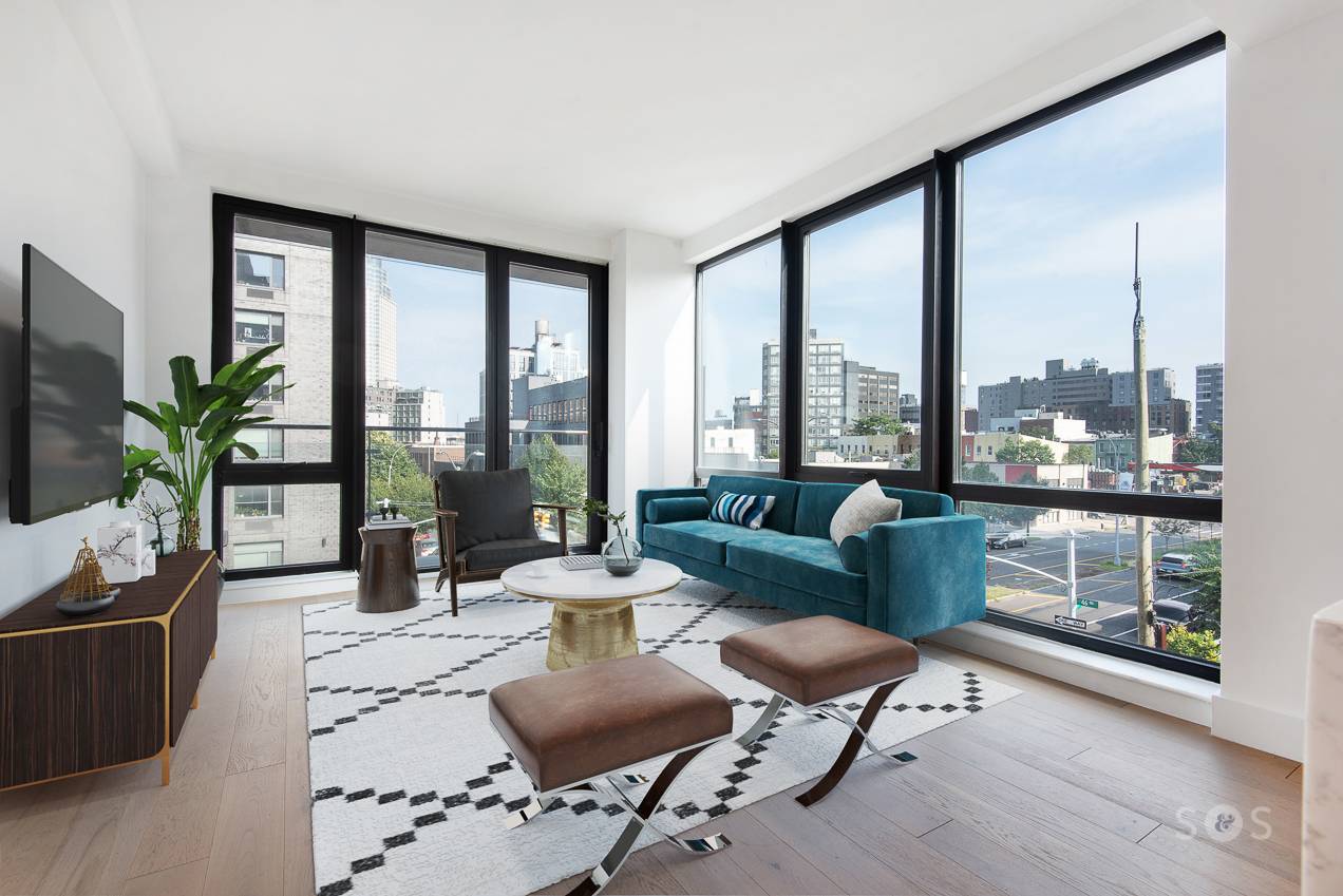 Welcome to The Bond ! This brand new luxury condo development in Long Island City was recently completed and offers a mix of classic finishes with the industrial loft touch.