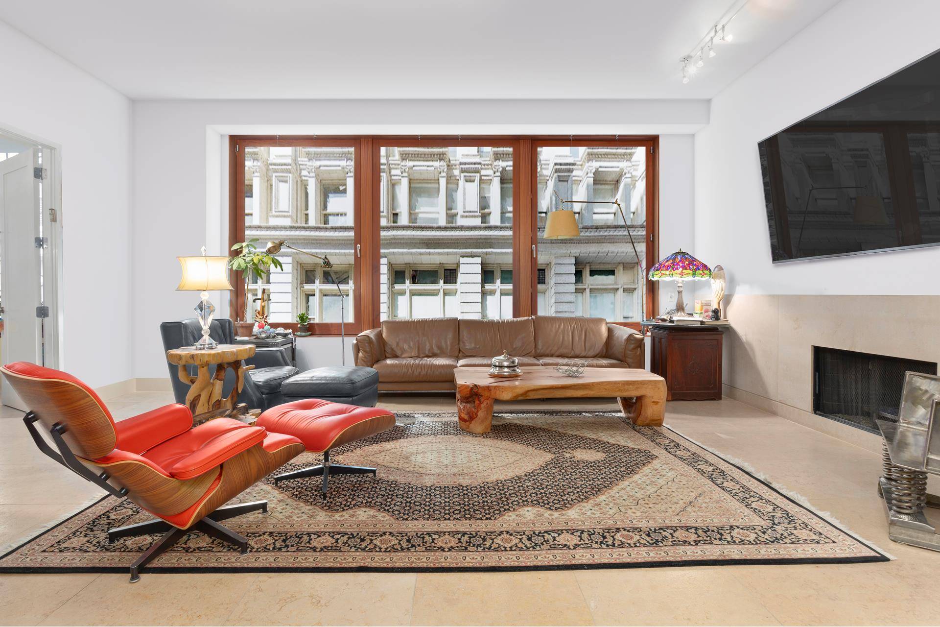 Located at the crossroads of Flatiron and Chelsea, this expansive 3 bedroom 2.