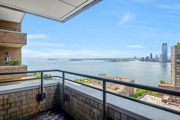 LUXURY LOVELY LIVINGS OVER 2, 200 SQUARE FEETS APARTMENT WITH 158 SQURE FEETS BOTHSIDE BALCONIES AND OFFICIALLY FIVE BEDROOMS amp ; FOUR BATHROOMS ON THE HUDSON WATER !