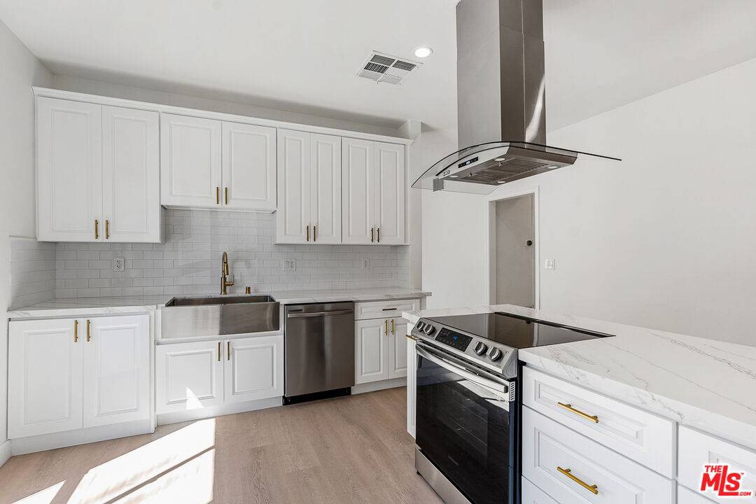 9191 Charleville Blvd 2BR Beverly Hills La
