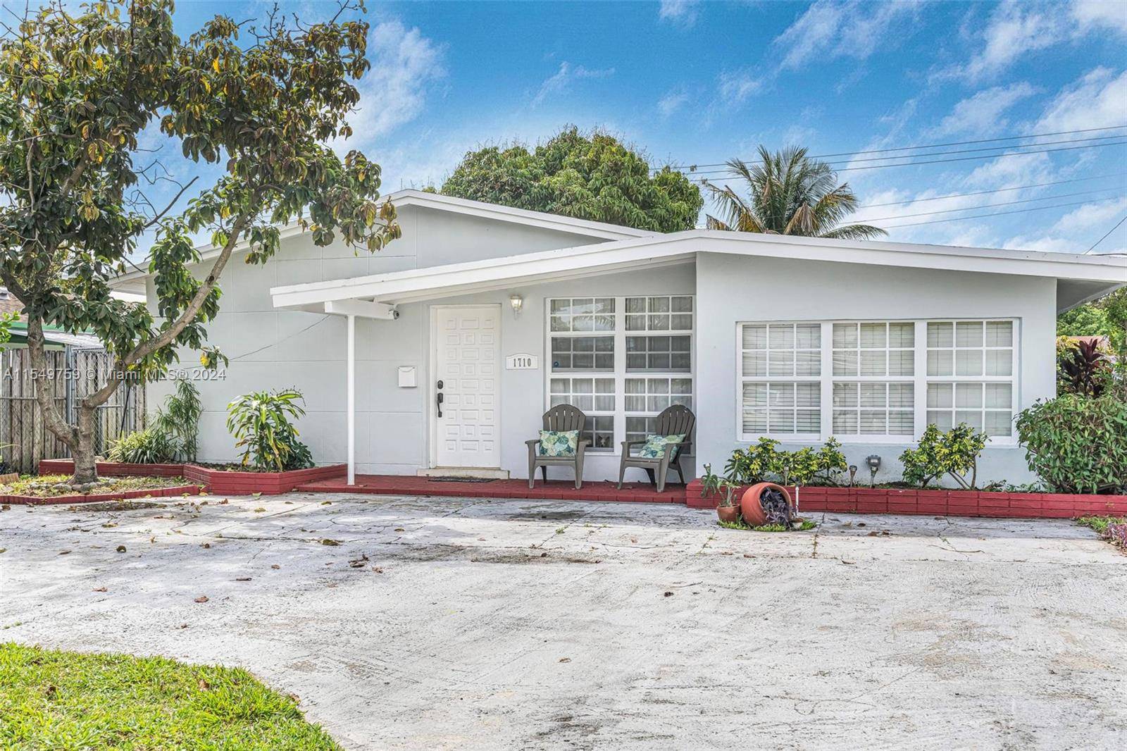 This lovely 3 bedroom 2 bathroom home has an open floor plan and located in North Miami Beach.