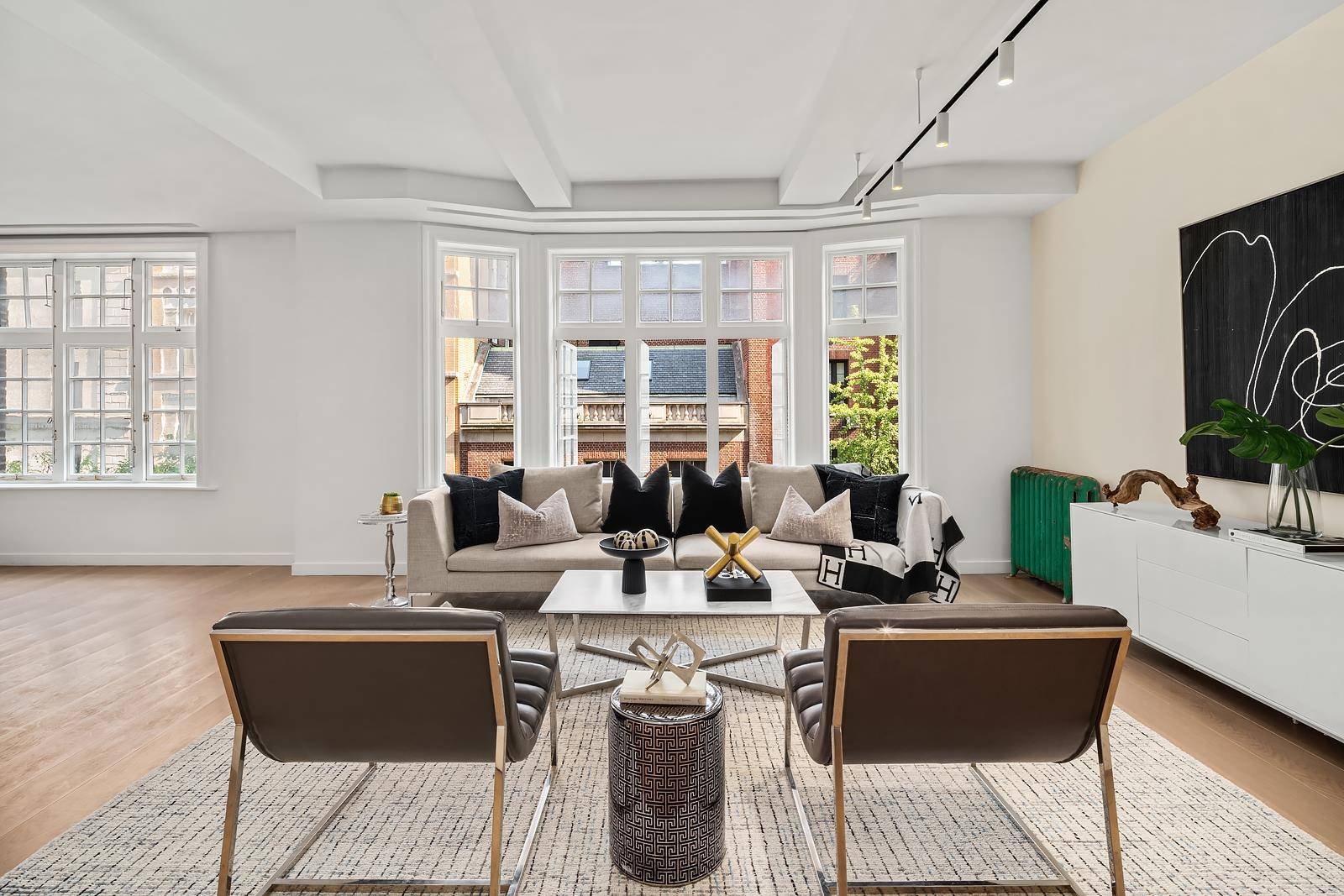 BRAND NEW, FULLY GUT RENOVATED CONDO APT OFF MADISON AVEModern convenience meets old world charm in this newly renovated pre war condo apartment on one of the Upper East Side's ...