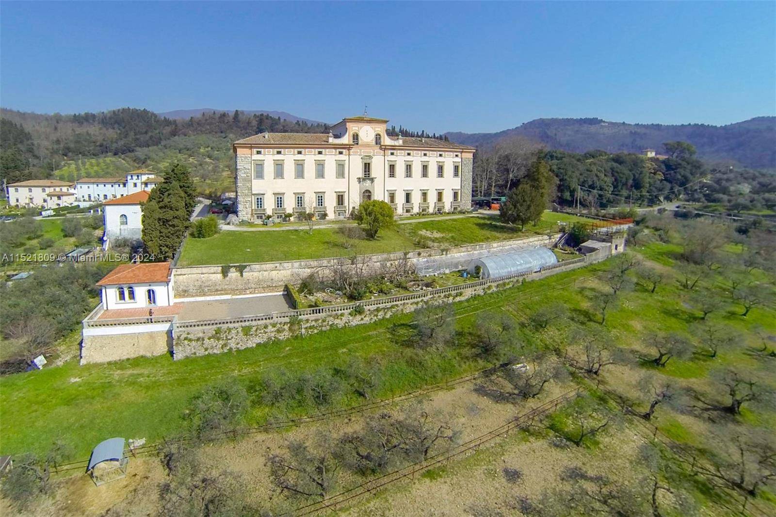 Exciting opportunity Historic villa near Florence, dating back to the 16th century, approved for transformation into a luxury hotel.