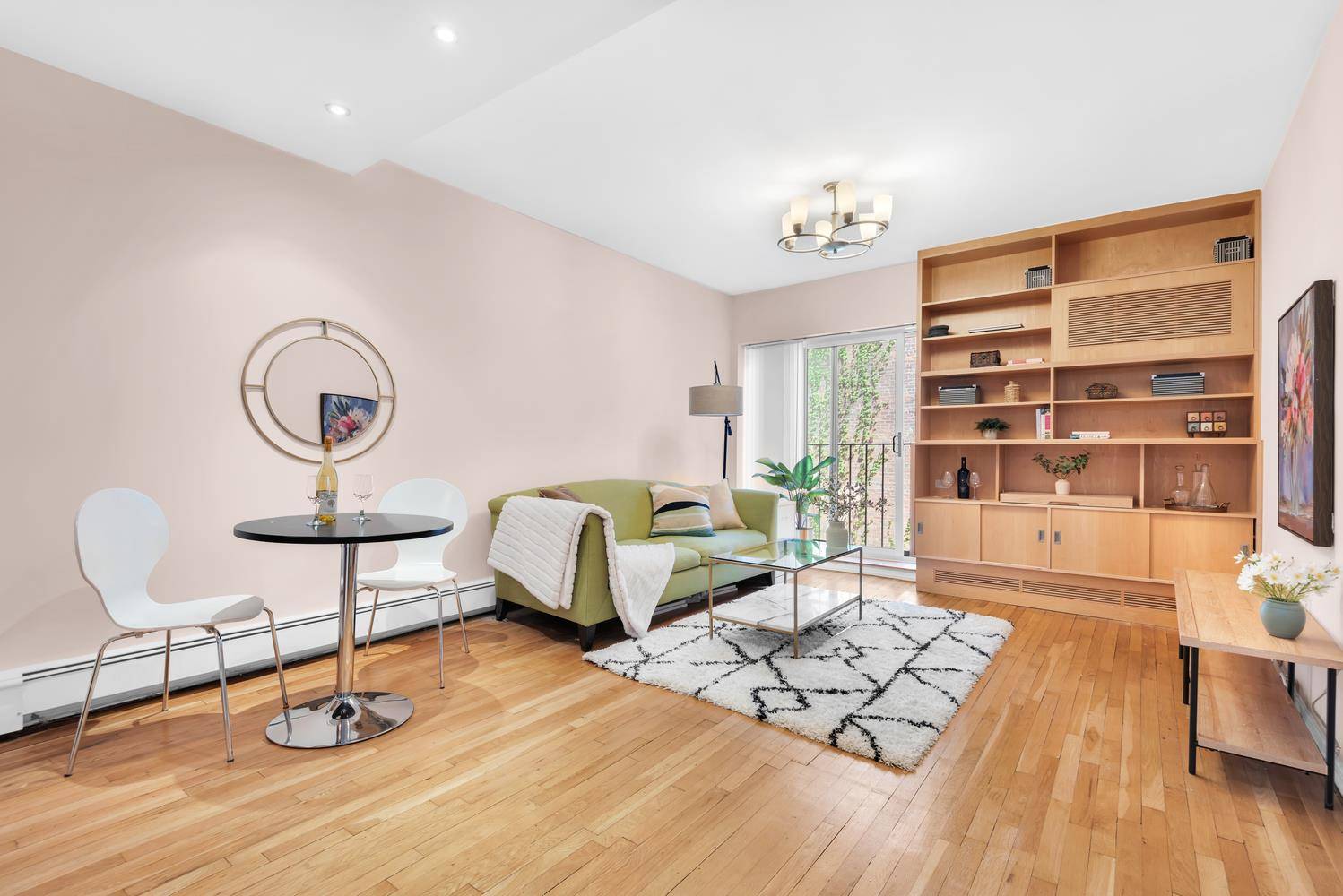 This one bedroom apartment on Hicks Street and Love Lane in the heart of Brooklyn Heights is the perfect place to call home.