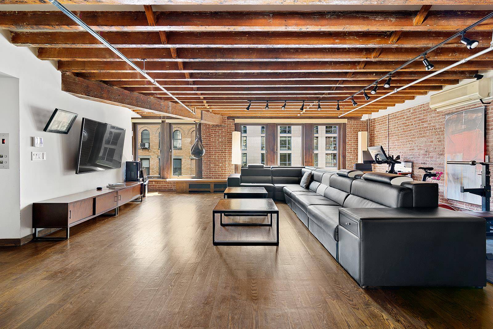LOW MONTHLIES CHELSEA LOFT Set in the heart of Chelsea, this sprawling 2, 500 square foot luxury loft combines classic pre war New York City charm with an exquisite modern ...