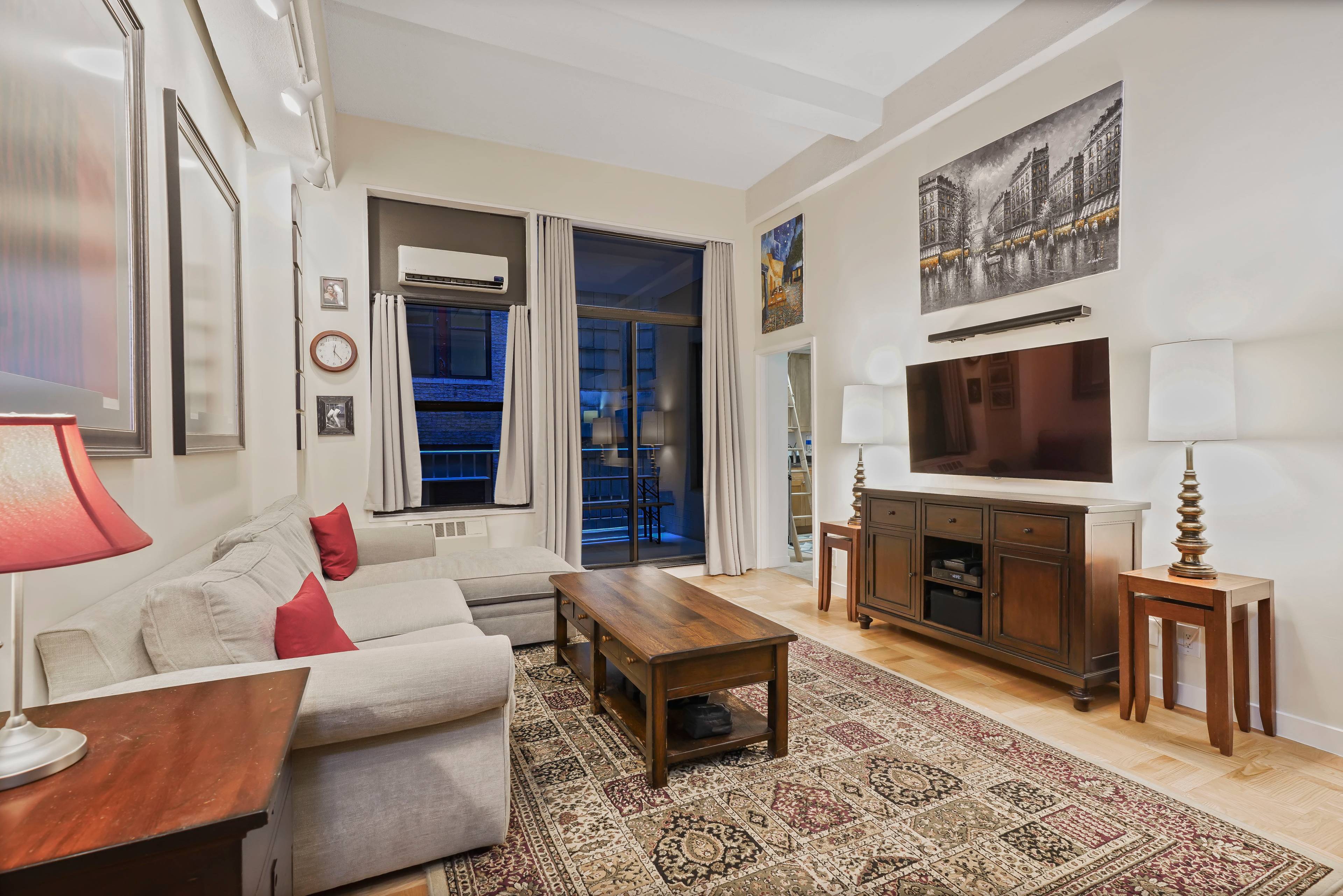 Conveniently located in Murray Hill, near Bryant Park, a plethora of dining and shopping options, public transportation and close proximity to the new LIRR Grand Central Terminal access, this one ...