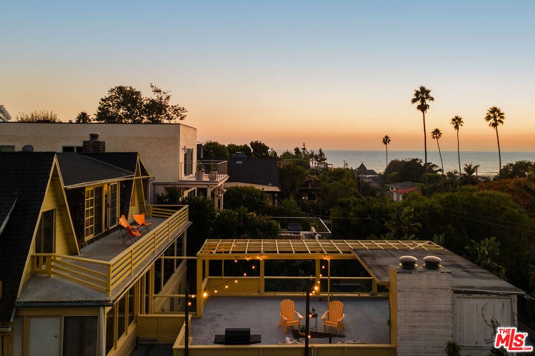 237   Mabery Rd 4BR Santa Monica La