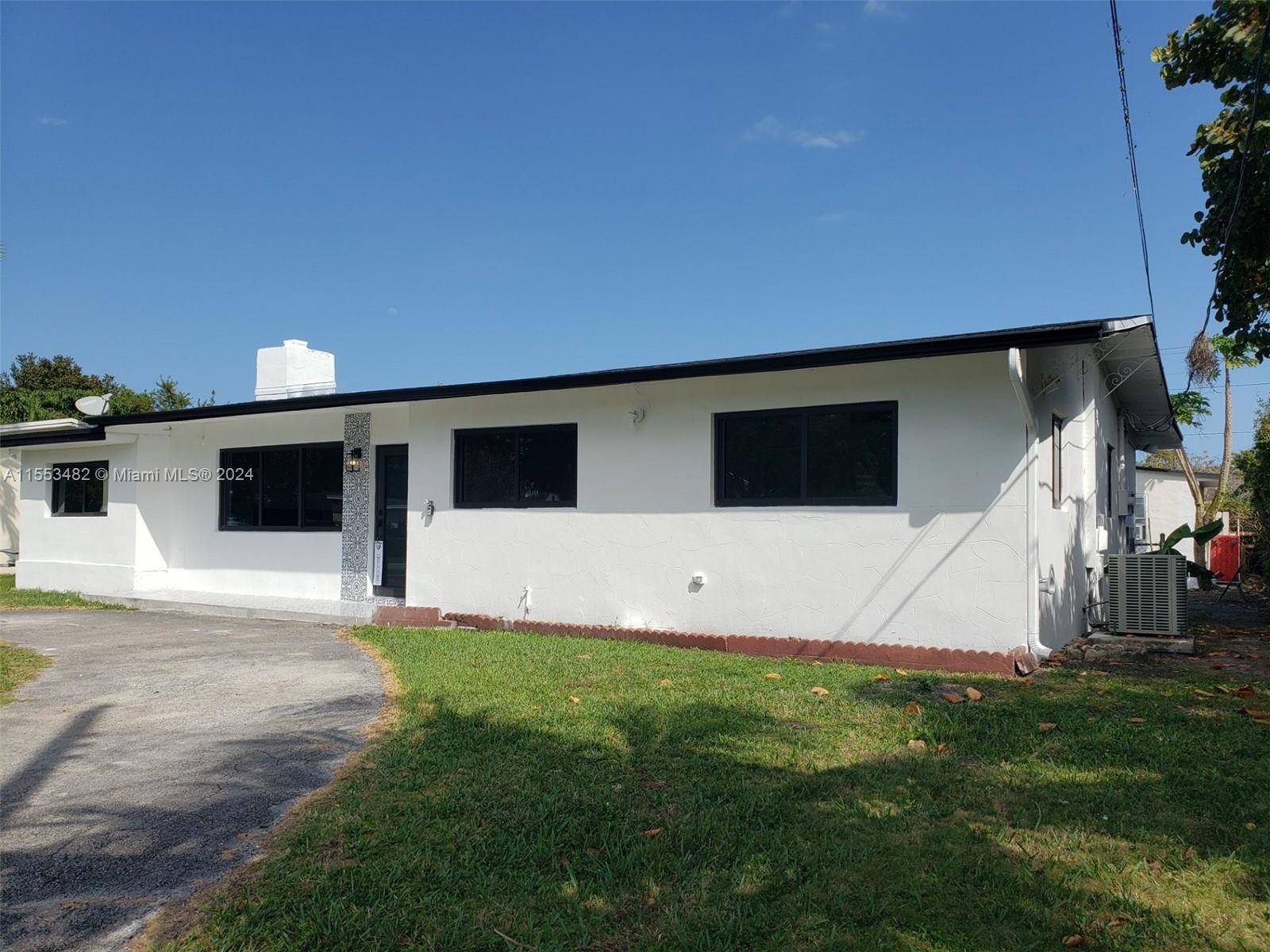 Excellent Opportunity in a Great Very Prestigious Location developing in excellent Growth In the South Florida Area, close to Prestigious Shops and Restaurants.