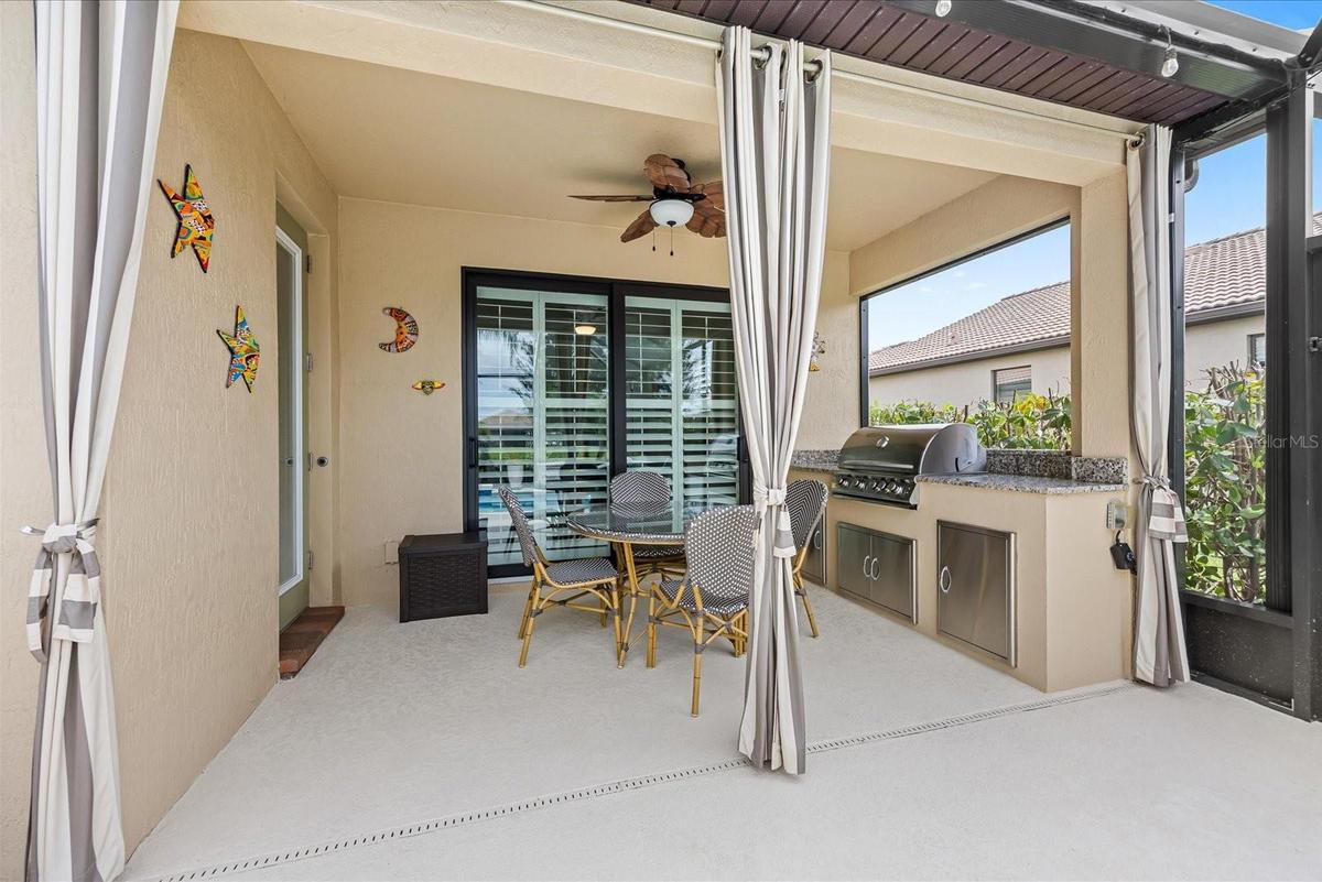 Outdoor Kitchen Designed for Effortless Entertaining