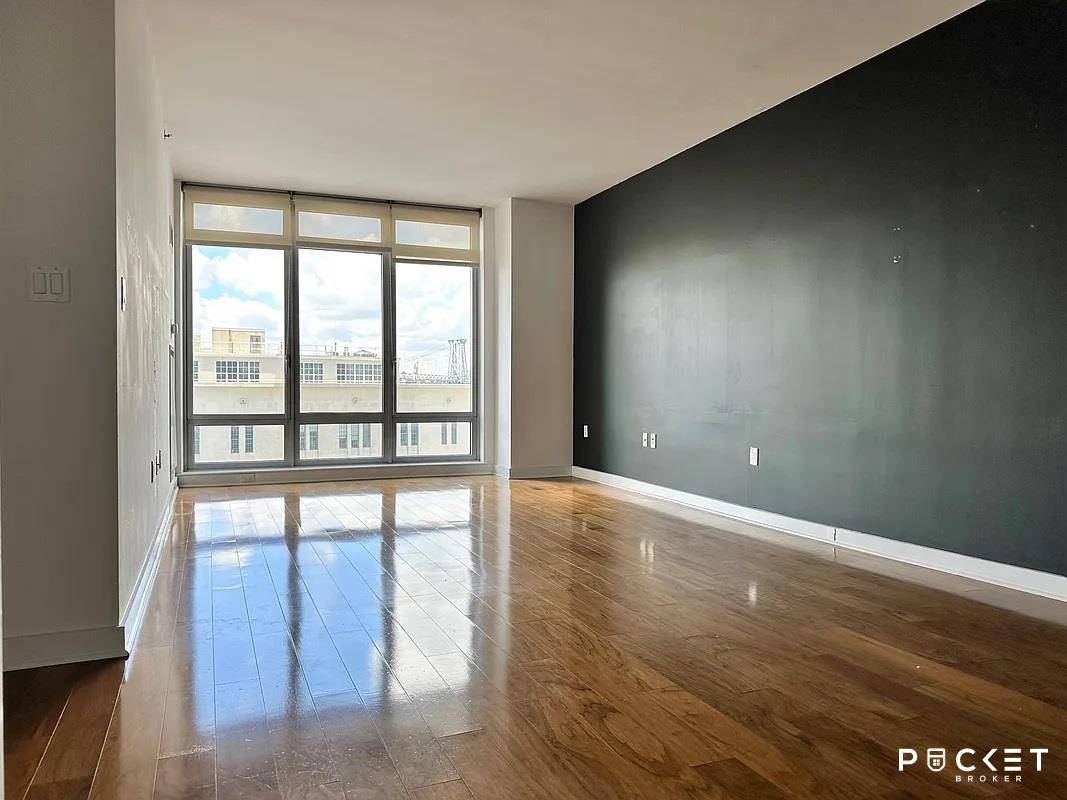 LARGE SOUTH FACING 1 BEDROOM APARTMENT !