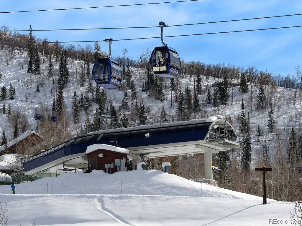 Rarely available two bedroom ski inn unit facing the ski mountain with 1000 sq ft.