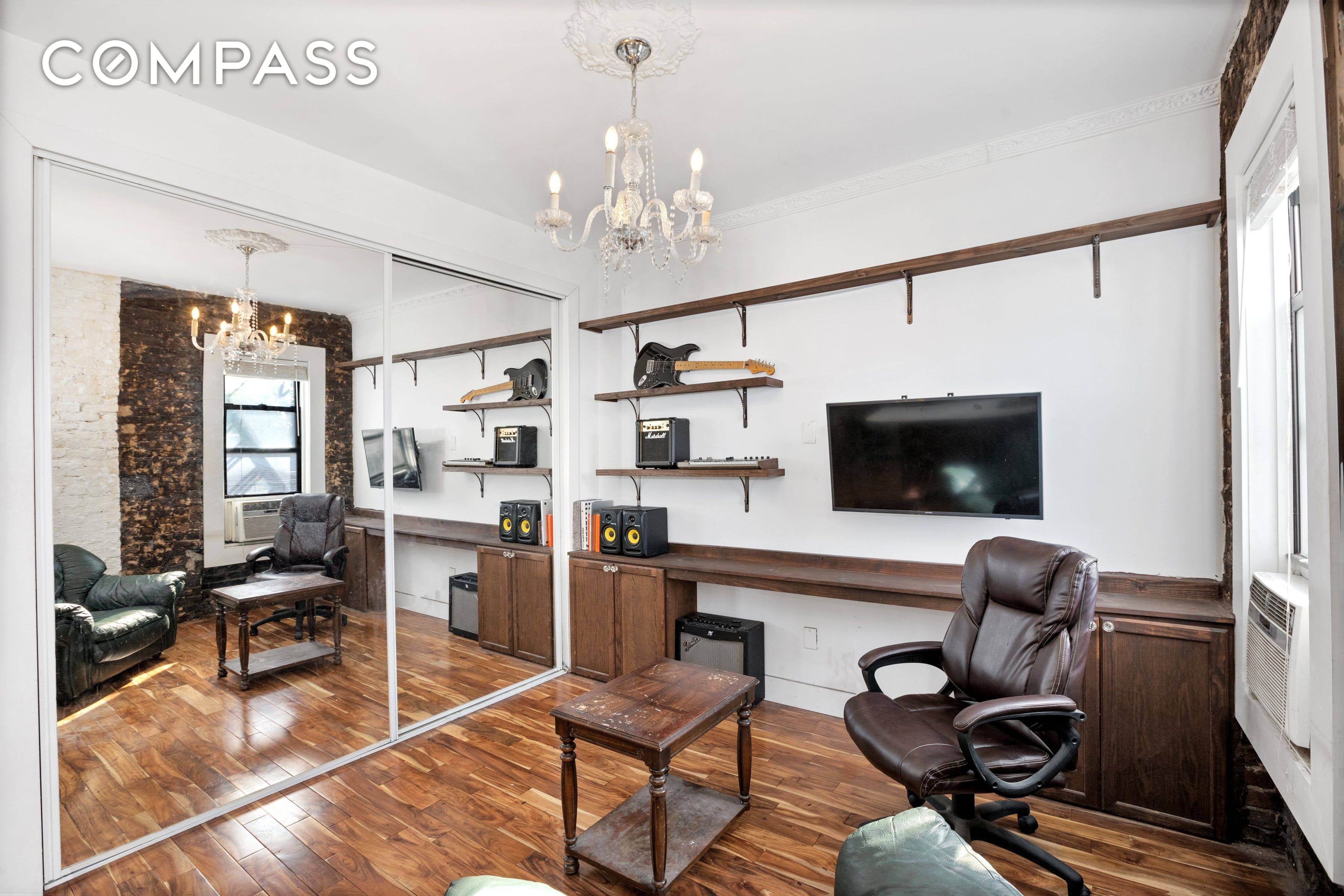 Charming 1 Bedroom in the heart of Williamsburg !