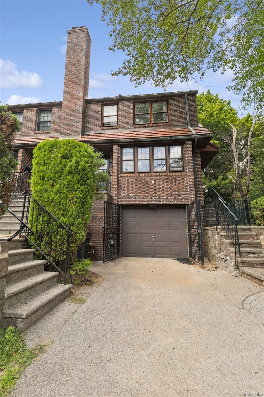 Welcome Home Private Driveway and one car garage