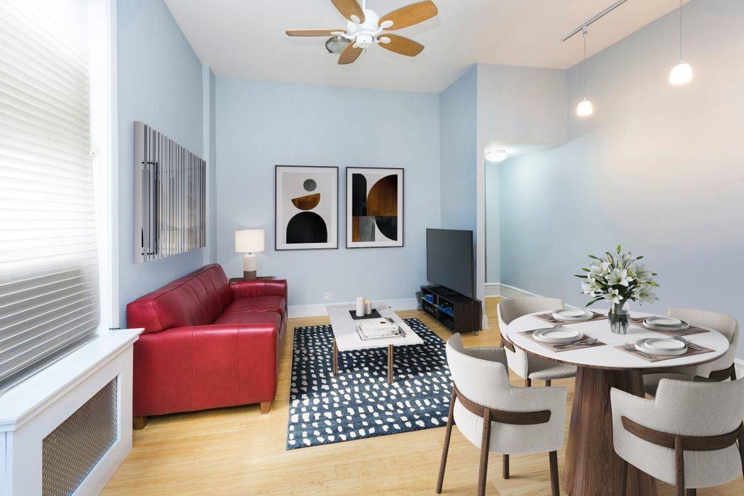 In person amp ; FaceTime showings available Seller will pay 1 year of Maintenance Conveniently located on the first floor in a charming Brooklyn Heights cooperative, Apt.