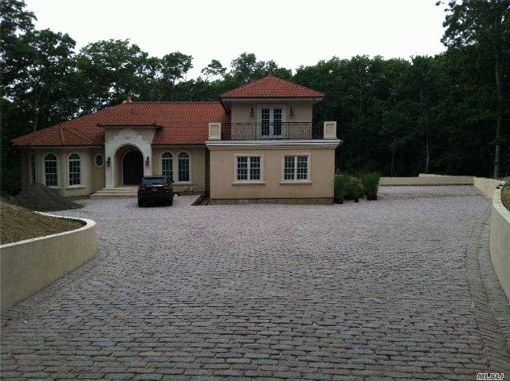 133 Northside Dr. Northside Hills Southampton, NY 11963 TUSCAN VILLA Custom Built By Owner Built 2012 1 1 2 acre plot Stucco with Clay tile roof, copper drains, Anderson windows, ...