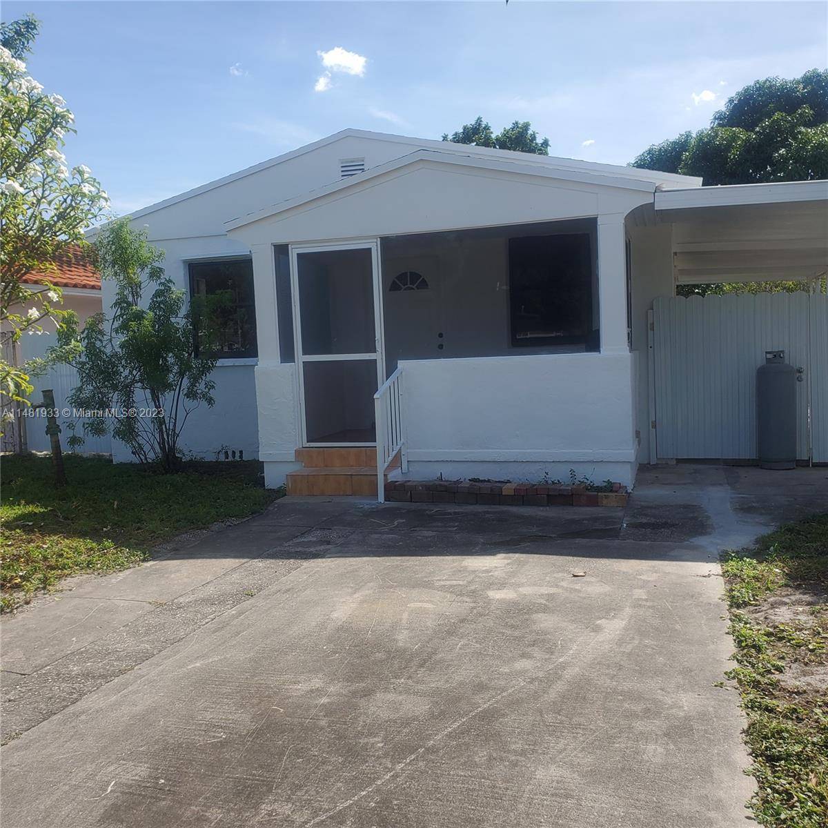 WELCOME TO THIS 2 BEDROOMS AND 1 BATH GREAT NEIGHBORHOOD COMPLETE REMODELING BRAND NEW SHINGLES ROOF AND INSULATION CENTRAL A C AND ELECTRICAL BOX UPDATED KITCHEN NEW CABINETS WITH SOFT ...