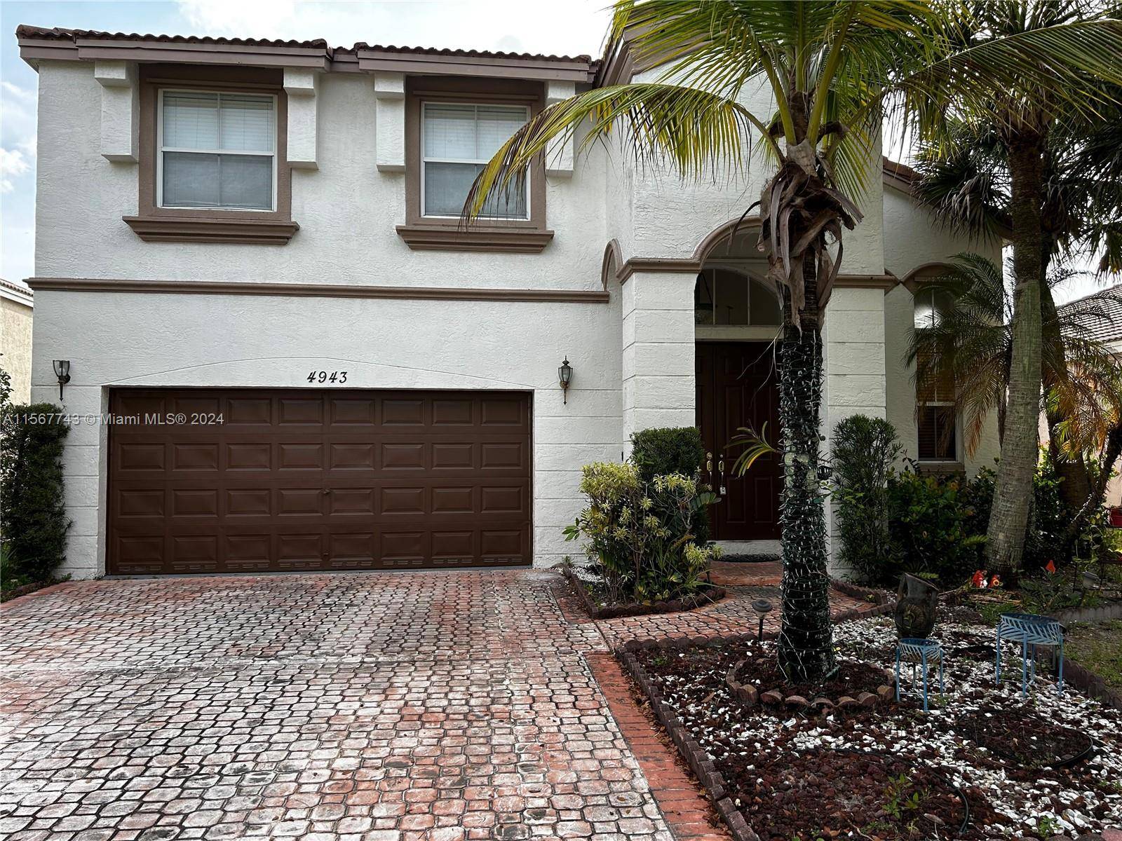 Beautiful and spacious home in sought after Riviera Isles.