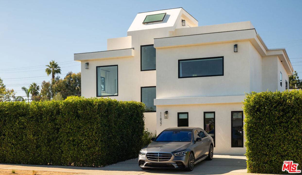 11827 Wagner St 4BR La