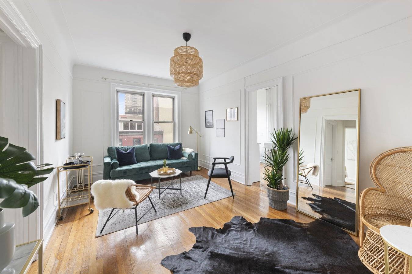 The best of historic Brooklyn Heights living is at your fingertips in this absolutely charming apartment, located on the famed Brooklyn Heights Promenade.