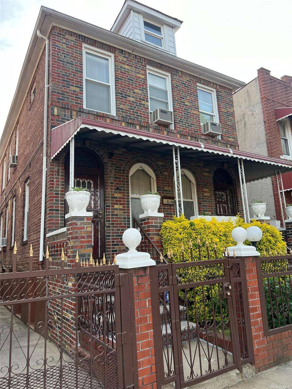 HUGE Well maintained 3 FAMILY brick, in Canarsie Brooklyn.