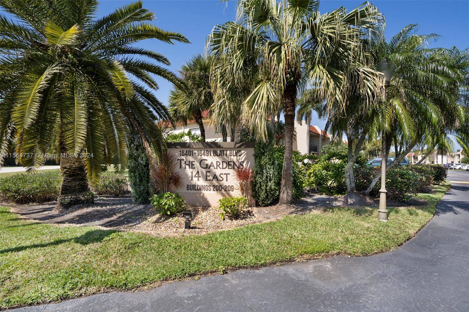 Great luxury living in Weston's Bonaventure area with this remodeled 2BR 2BA condo.