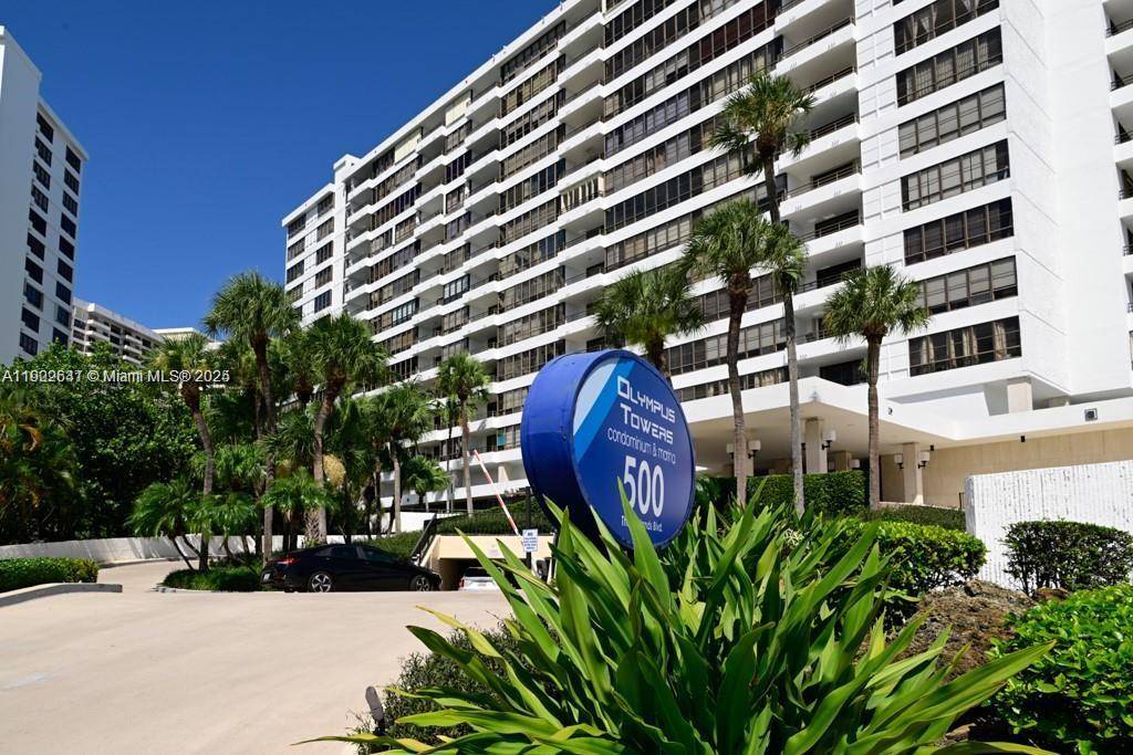 Welcome to the Olympus 500 condo consists of two bedrooms two bathrooms.