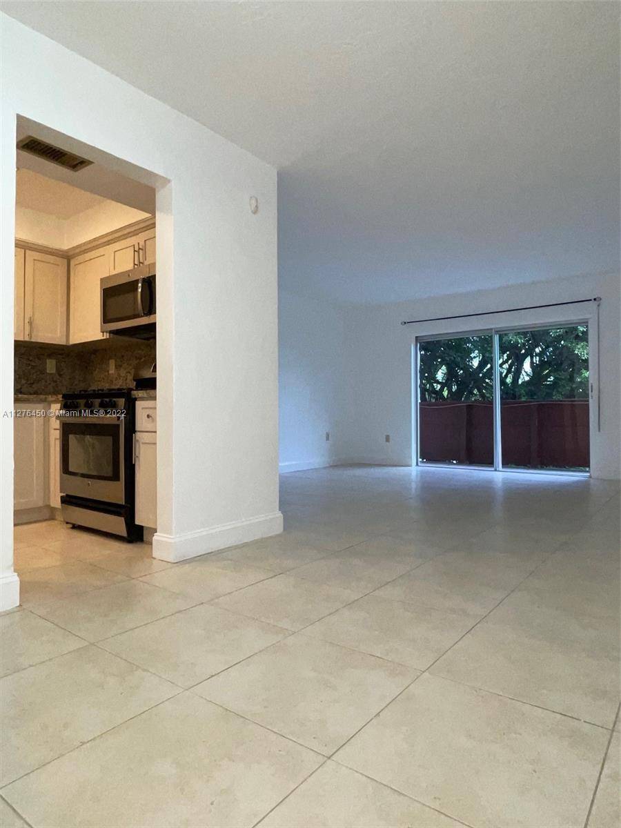 Spacious condo, 2 large bedrooms, light and clean.