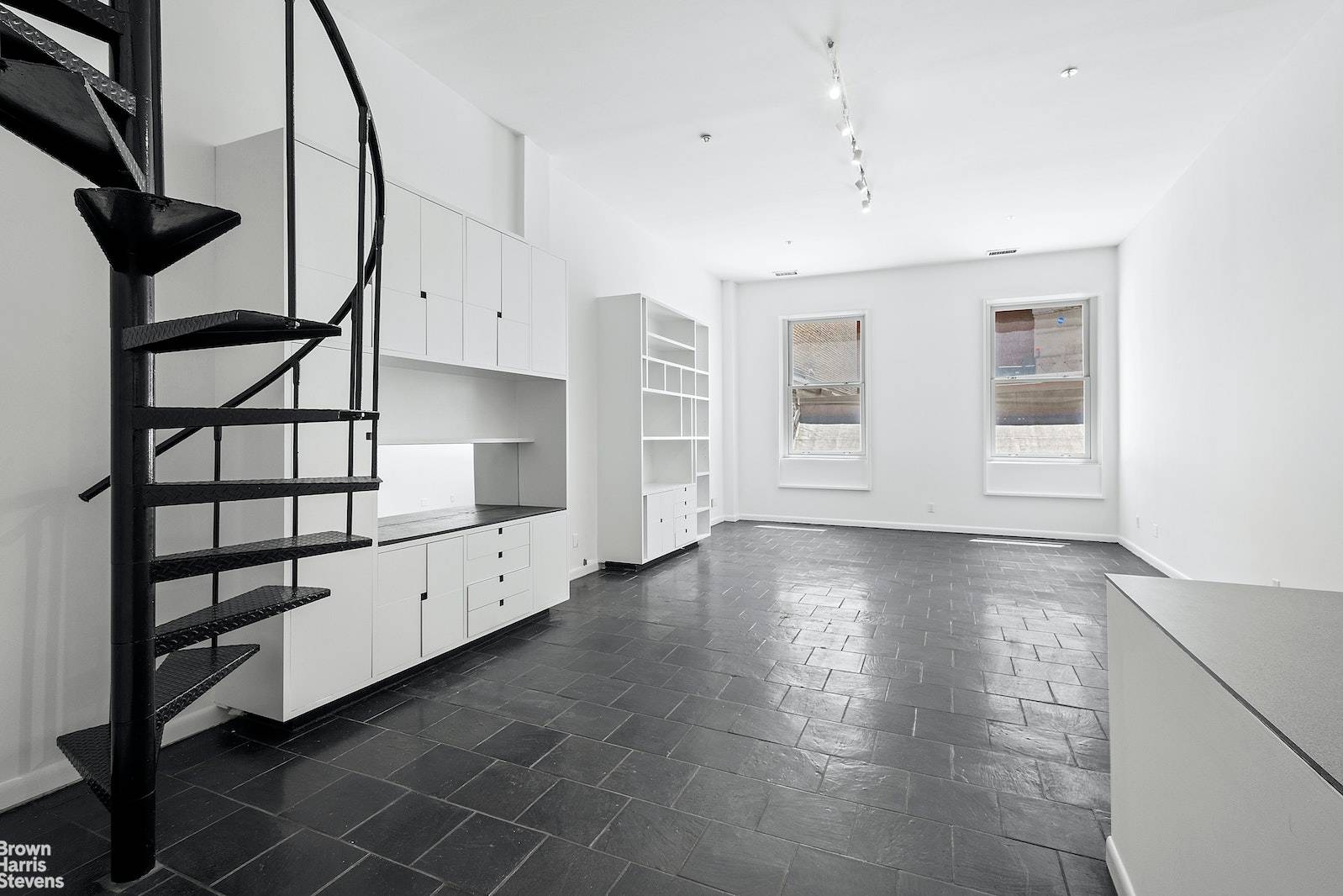 Built in 1920 and betwixt NoHo and Greenwich Village exists a Historic loft building, 680 Broadway is offering a gallery like 1200 SF 2 bedroom, 1 baths and a Den.