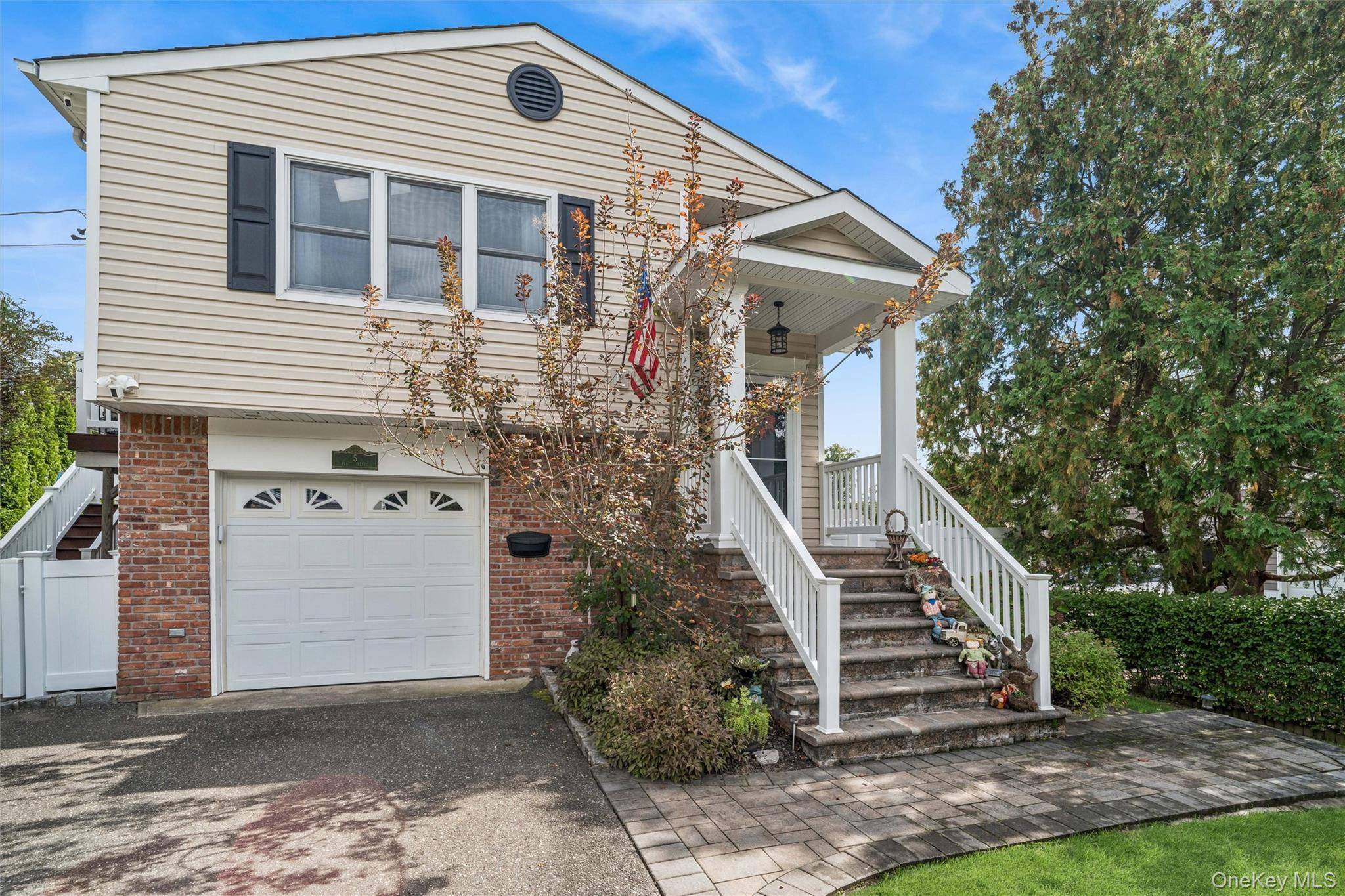 Welcome to 5 Platt Avenue This spacious an versatile 4 Bedroom 2 Bath home perfectly located near the vibrant Main Street, shopping, restaurants, LIRR, parkways.