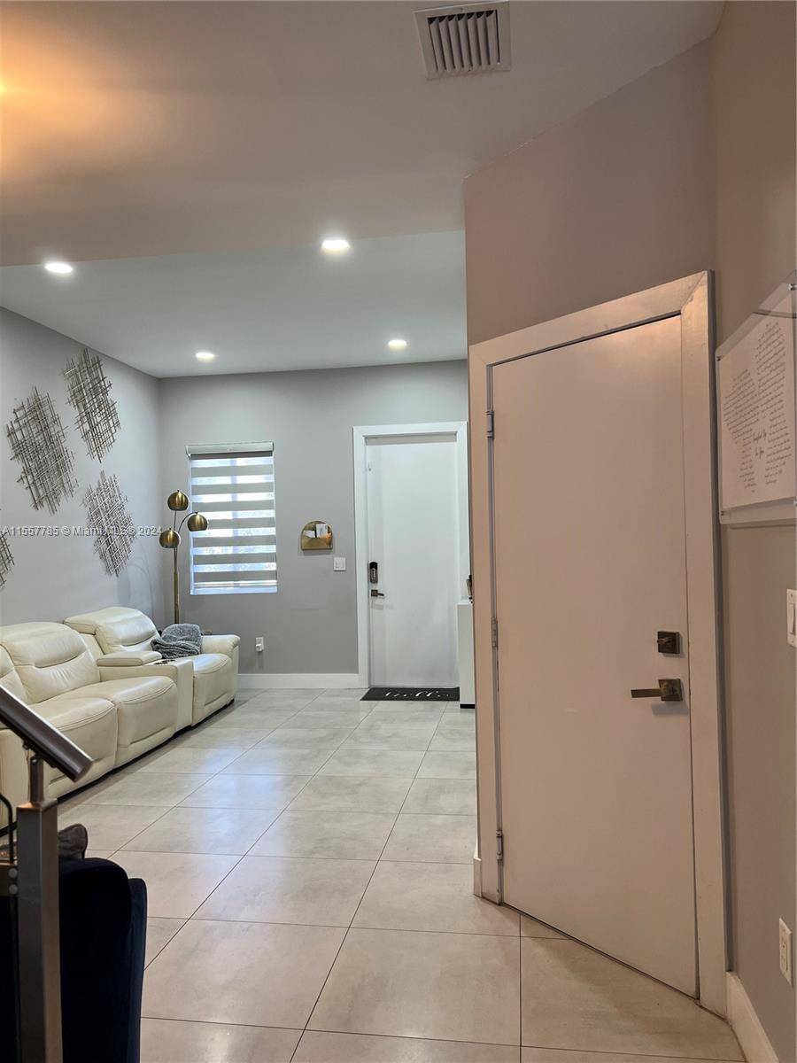 Welcome to your dream home in Doral !