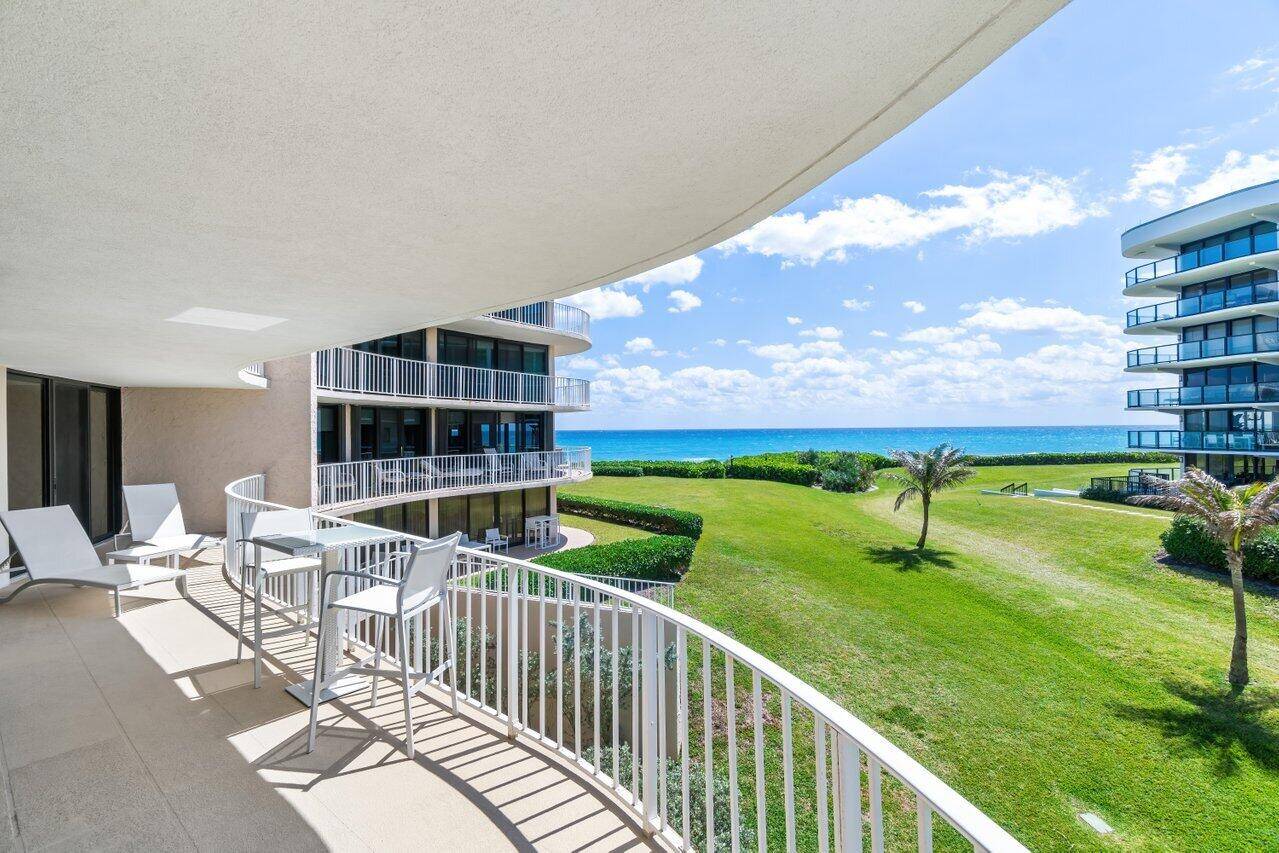 SHORT TERM SUMMER RENTAL AVAILABLE 5 1 24 THROUGH 11 30 24 9K PER MONTHBeautifully renovated and furnished, this stunning 2 BR 2 BA could be perfect for your summer ...