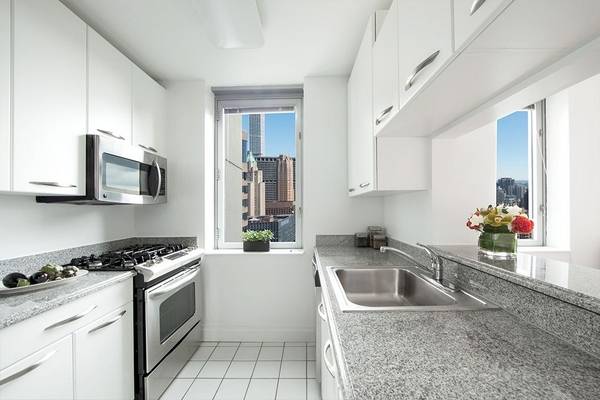 All about views with this South east corner one bedroom located on the 51st floor of our building.