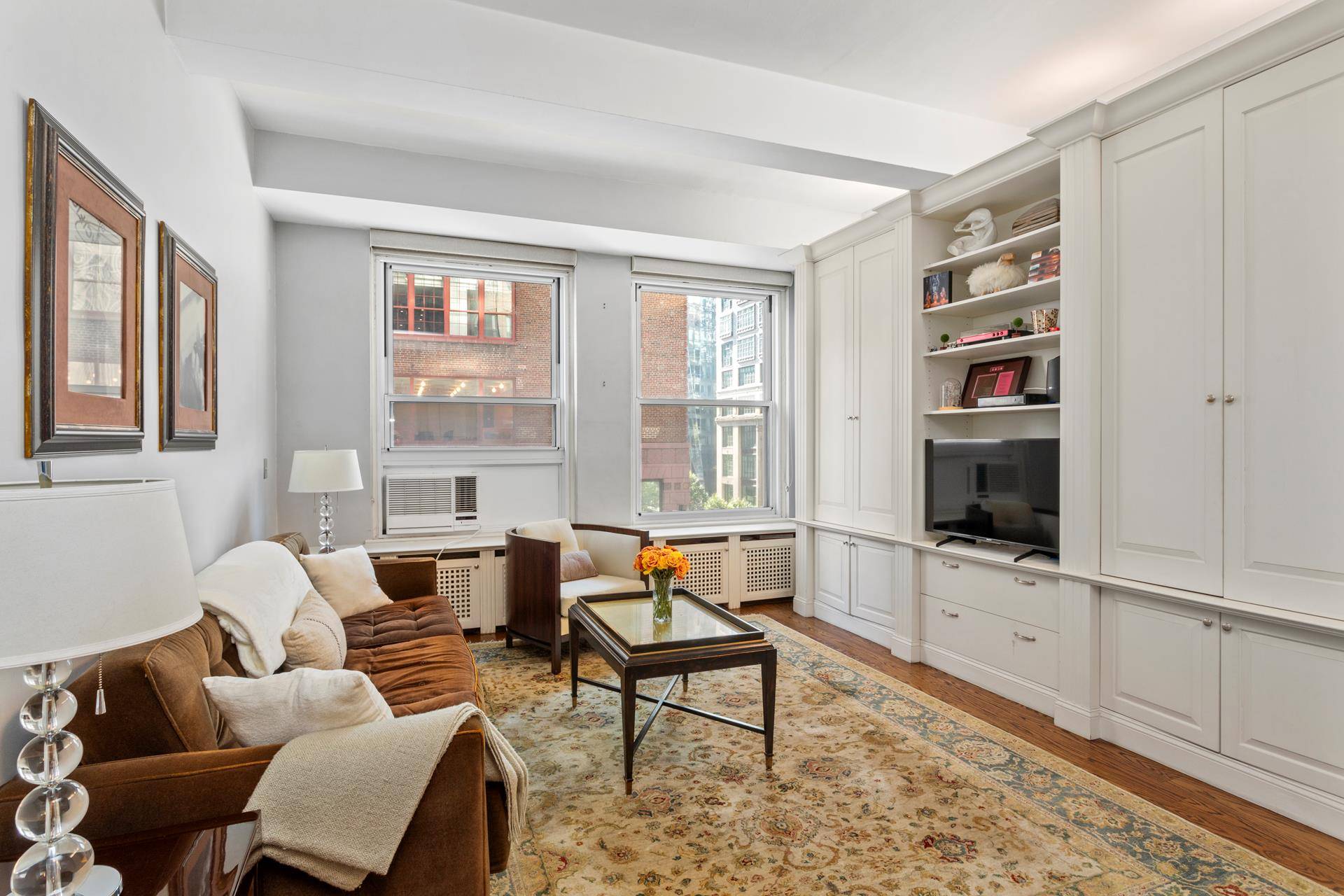 Residence 3C is an expansive one bedroom, one and a half bath apartment with sunny southern exposures and is perfectly situated on Park Avenue South.