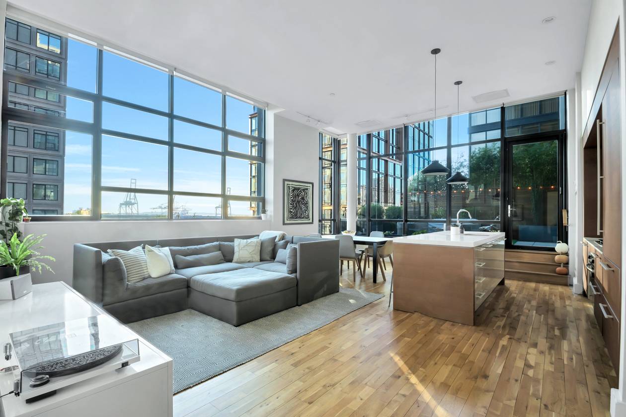 WELCOME to OBB 304 La creme de la creme, a stunning CORNER 1, 562 sf apartment with 12' ceilings and an amazing 598 sf fully built out Terrace.