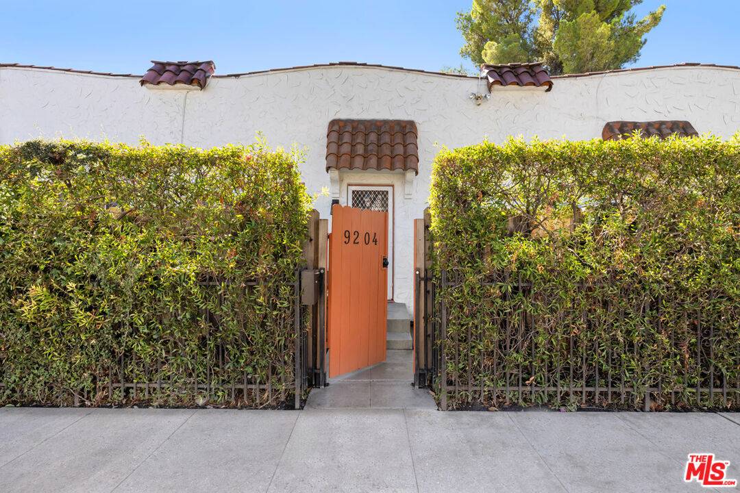9204   National Blvd 1BR La