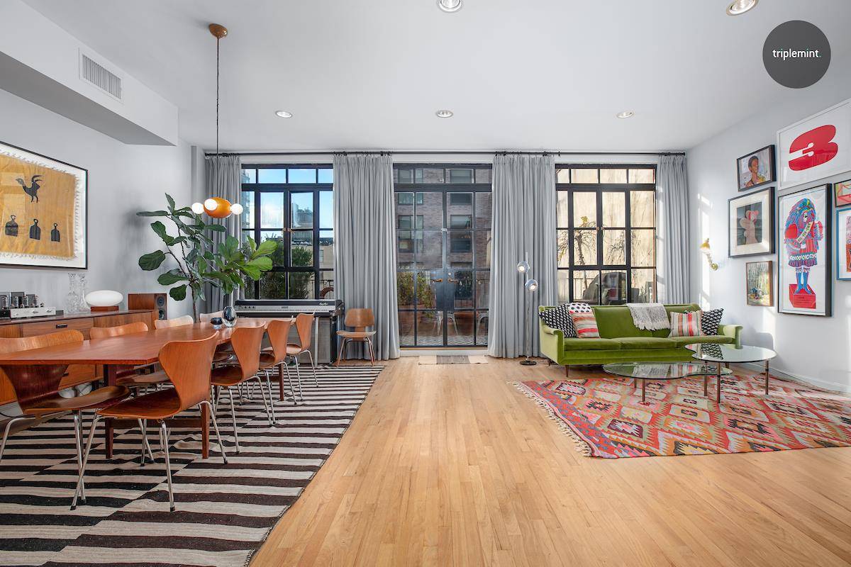Incredible value ! A 25 foot wide renovated duplex condo loft in the heart of the Lower East Side with 10ft Ceilings This sun flooded 3 bedrooms 3 bathroom apartment ...