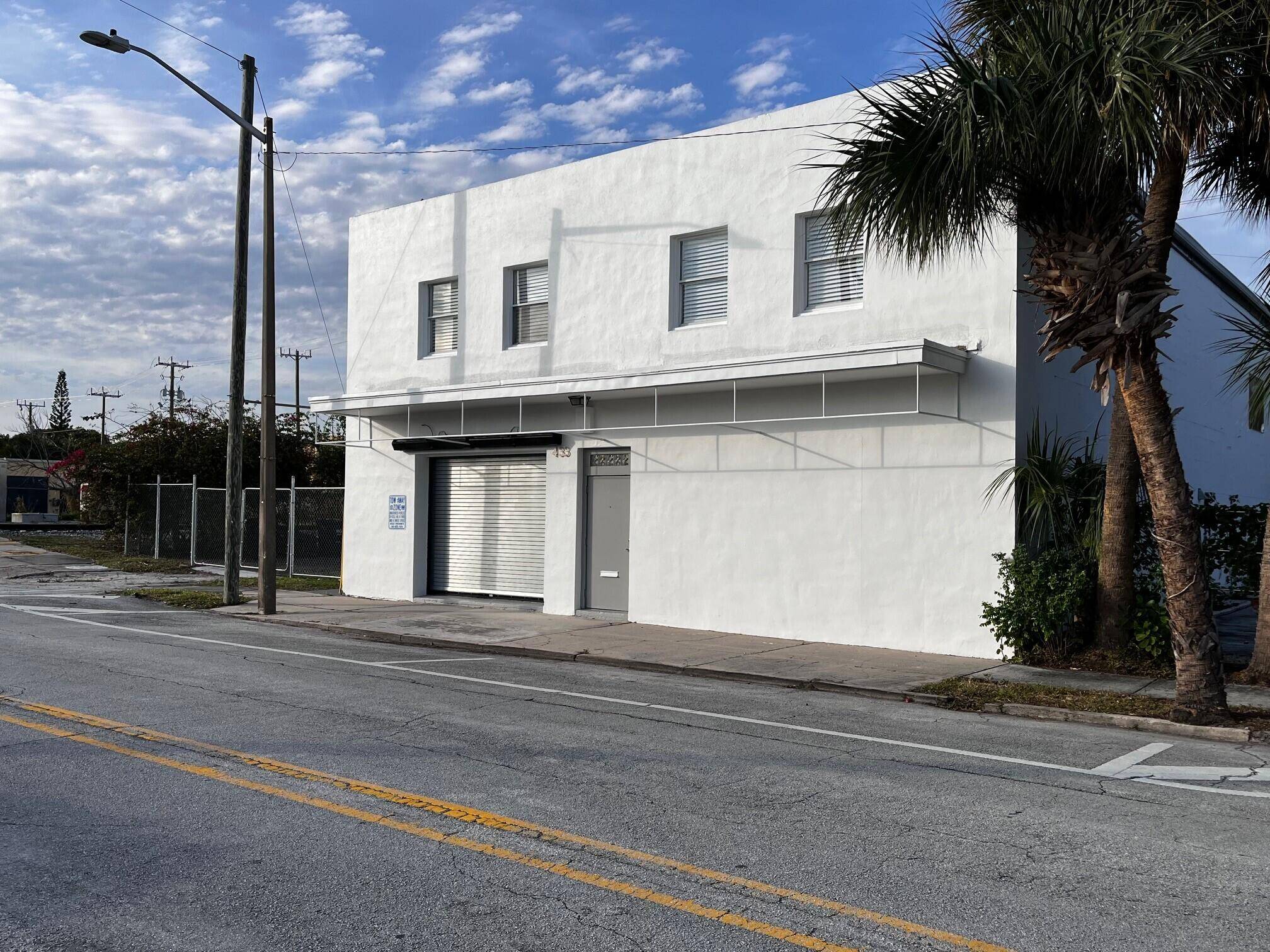 Spectacular commercial space located in Downtown West Palm Beach.