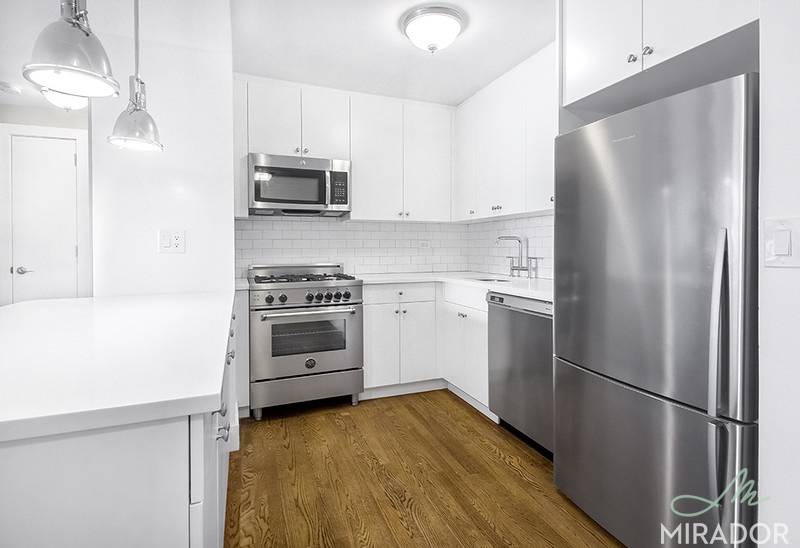 Stunning upgraded 2 bedroom, 2 bathroom with private balcony at New York Tower.