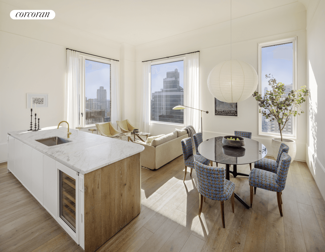 Residence 34A at 180 E. 88th Street captivates alluring views to the south, east and north from elevated heights.