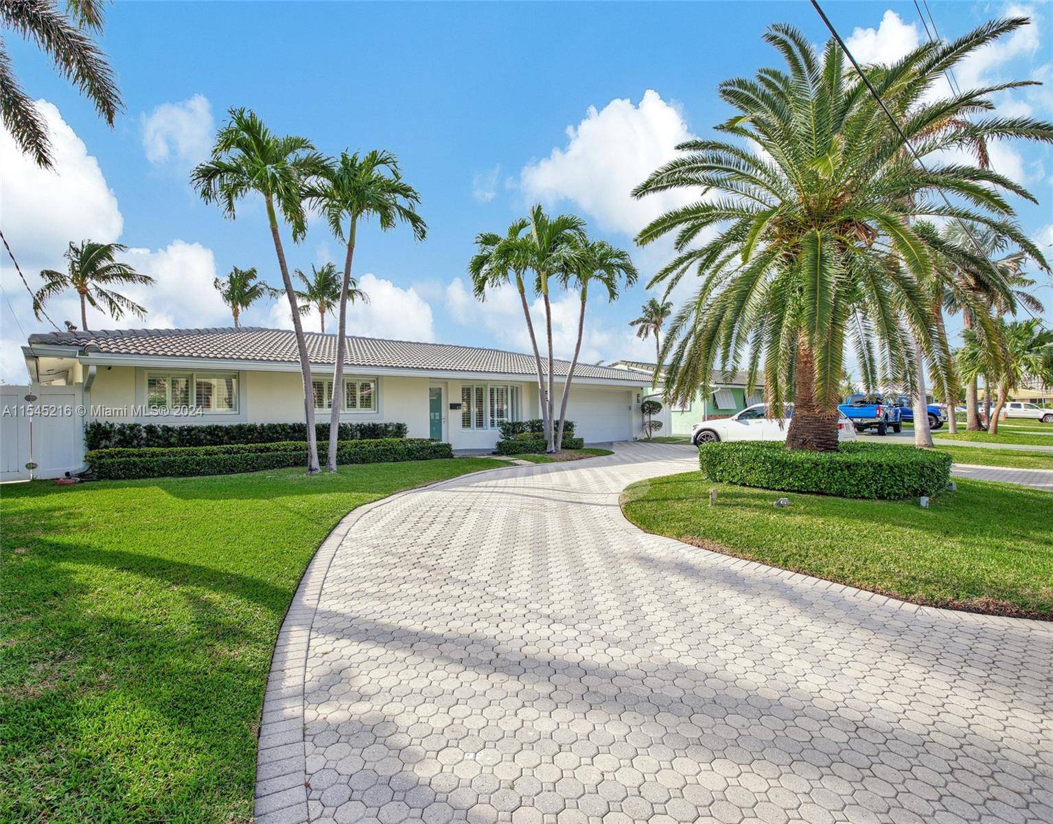 Outstanding location within Harbor Village Island gated community.