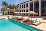 Will you choose the pool, the chaise loungers, the beach or the terraces to enjoy the Florida sunshine?