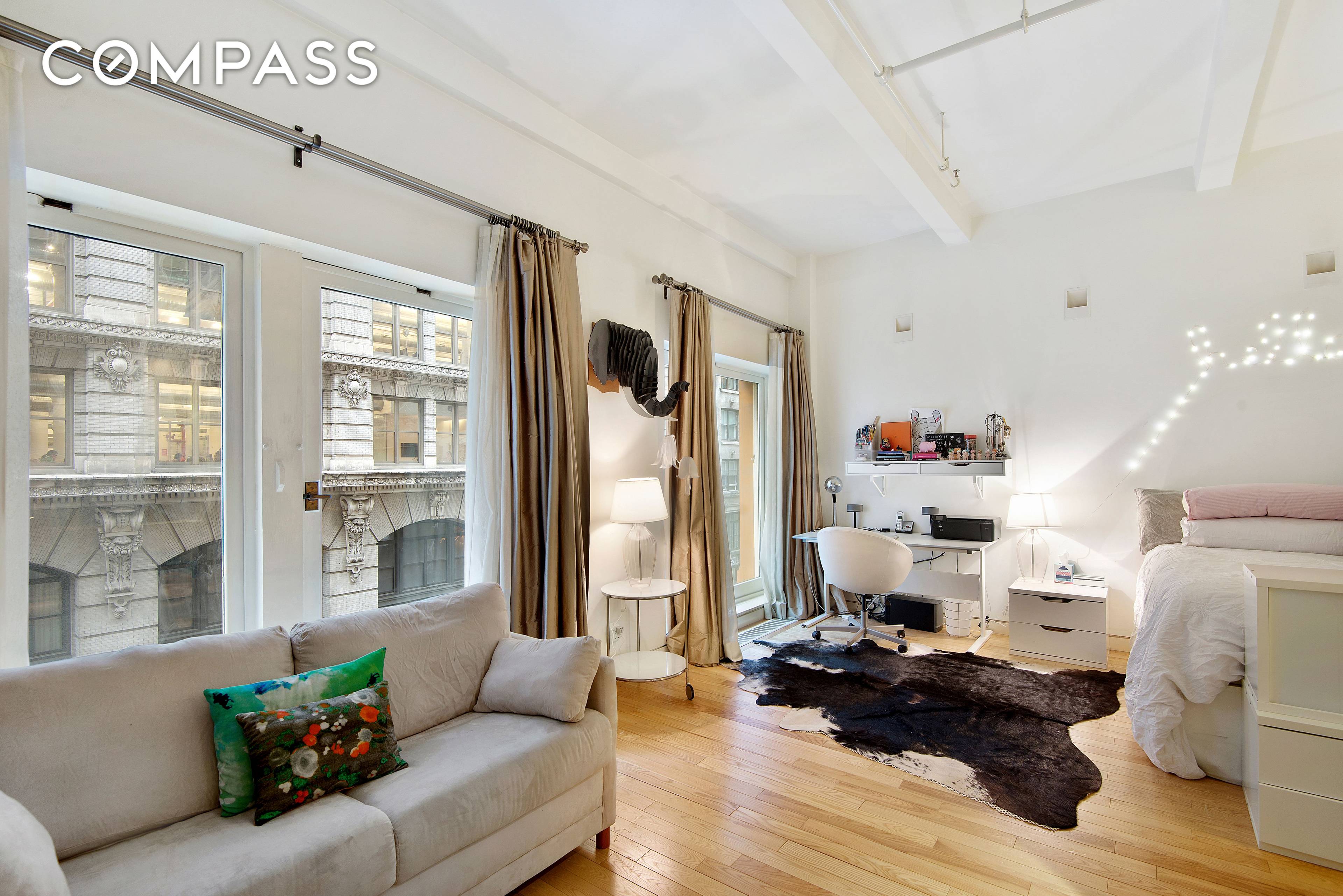 April 1st, Move In. Dolce Vita and modernity awaits a discerned renter in this alluring residence, strategically located in the Flatiron district.