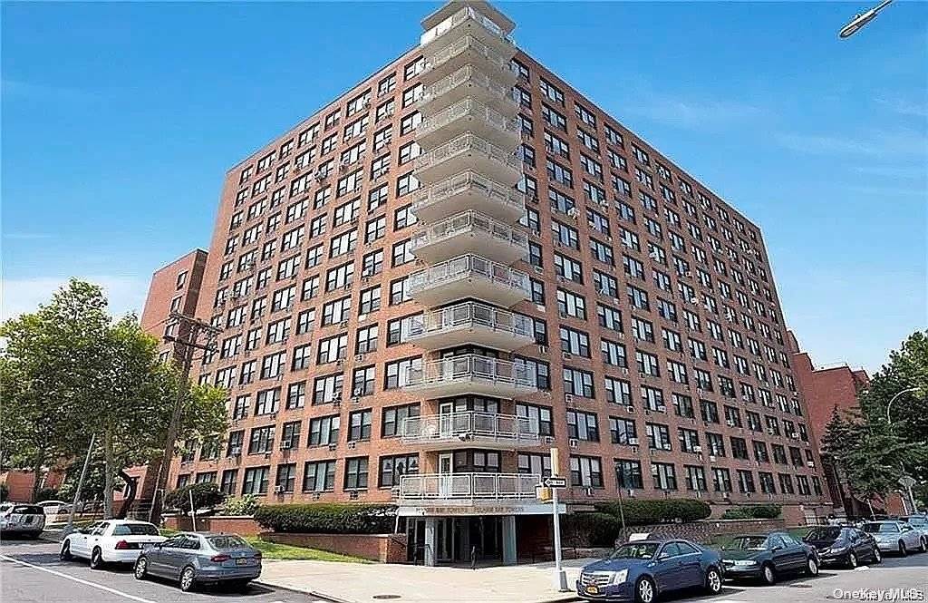 Spacious 2 bedroom, two bathroom Co Op located in the Pelham Bay section of the Bronx.