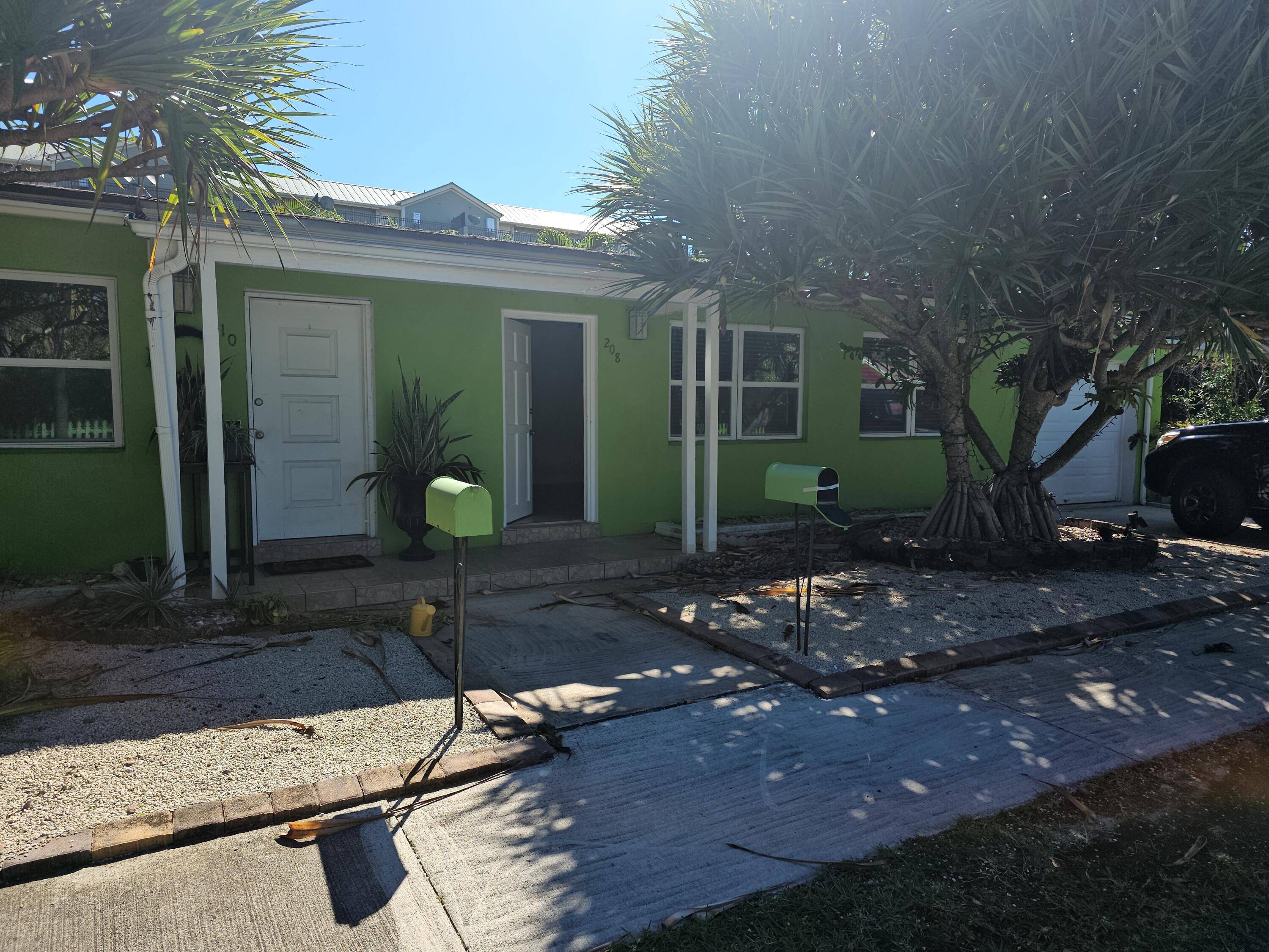 NEWLY RENOVATED APARTMENT FOR LEASE ON ANNUAL BASIS, SCREENED IN PATIO, LARGE YARD, ENCLOSGED GARAGE WITH AUTO DOOR OPENER, ACROSS THE STREET FRON INTRACOASTAL WATERWAY, LESS THAN 1 MILE FROM ...