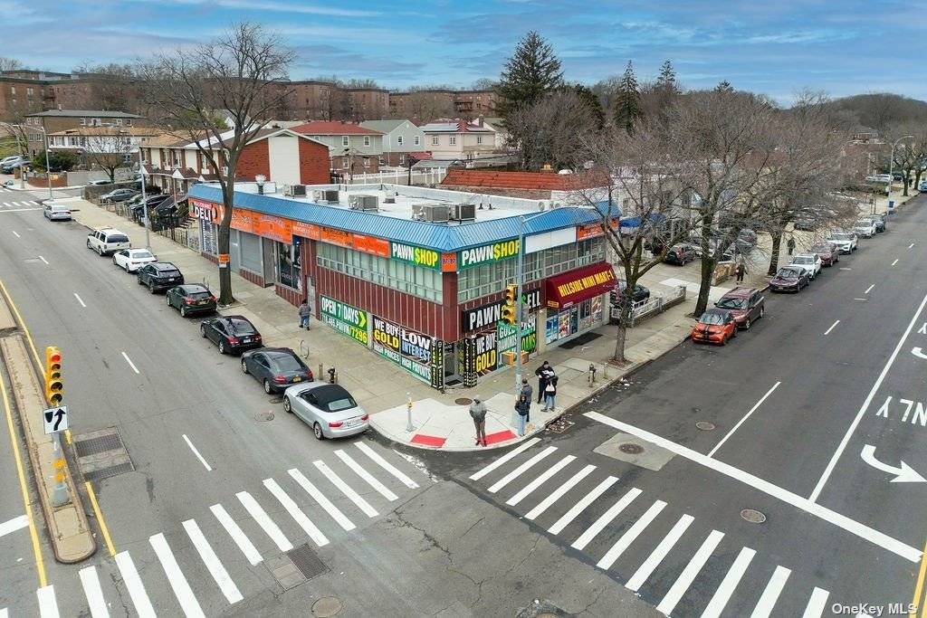 High Traffic VPD 28, 000 mixed used retail office commercial building.