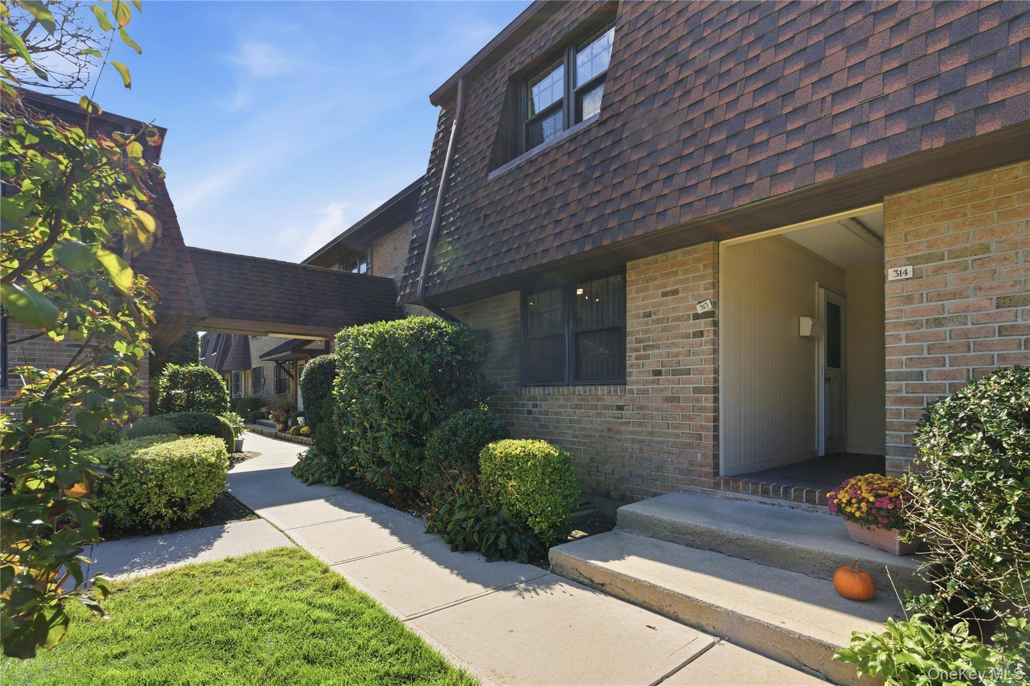 Welcome to the Beautiful Waterfront Gated Community of the Anchorage !